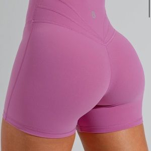 Buffbunny Siren short